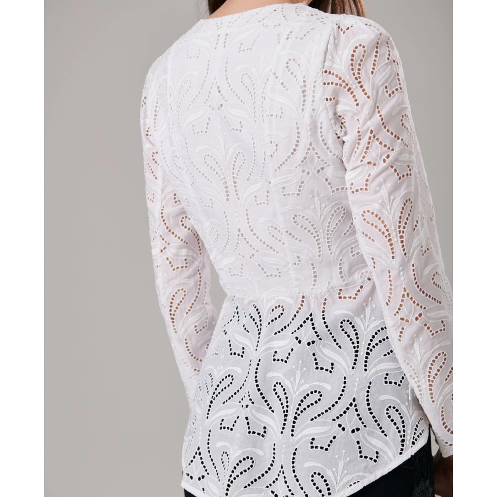 Anne Fontaine
FULLY EMBROIDERED EYELET FITTED JACKET
NWT
